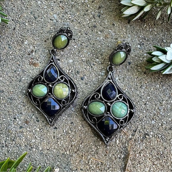 Vintage 🖤 Gothic Victorian Dangle Drop Earrings Black Green Baroque Cabochon - Picture 1 of 5